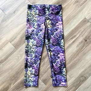 Terez Hydrangea Print Cropped Mid Rise Leggings